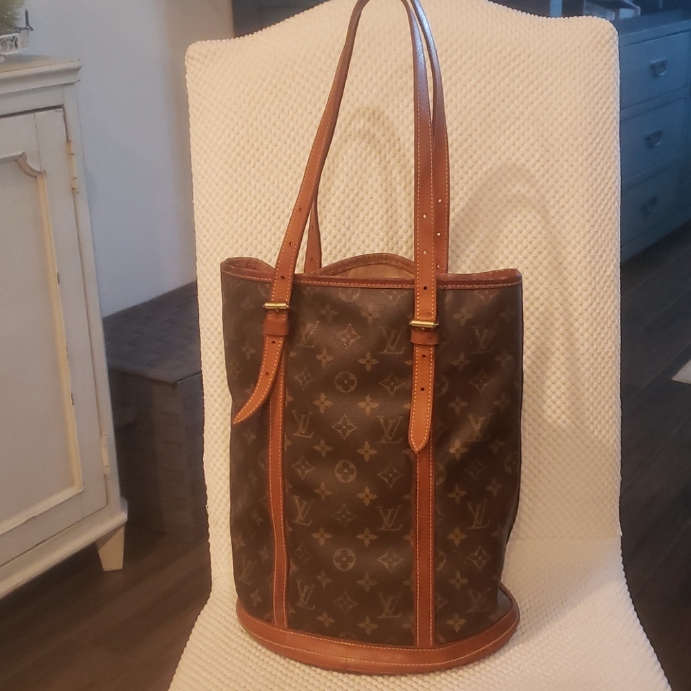 LOUIS VUITTON Petit bucket Monogram handbag M42238